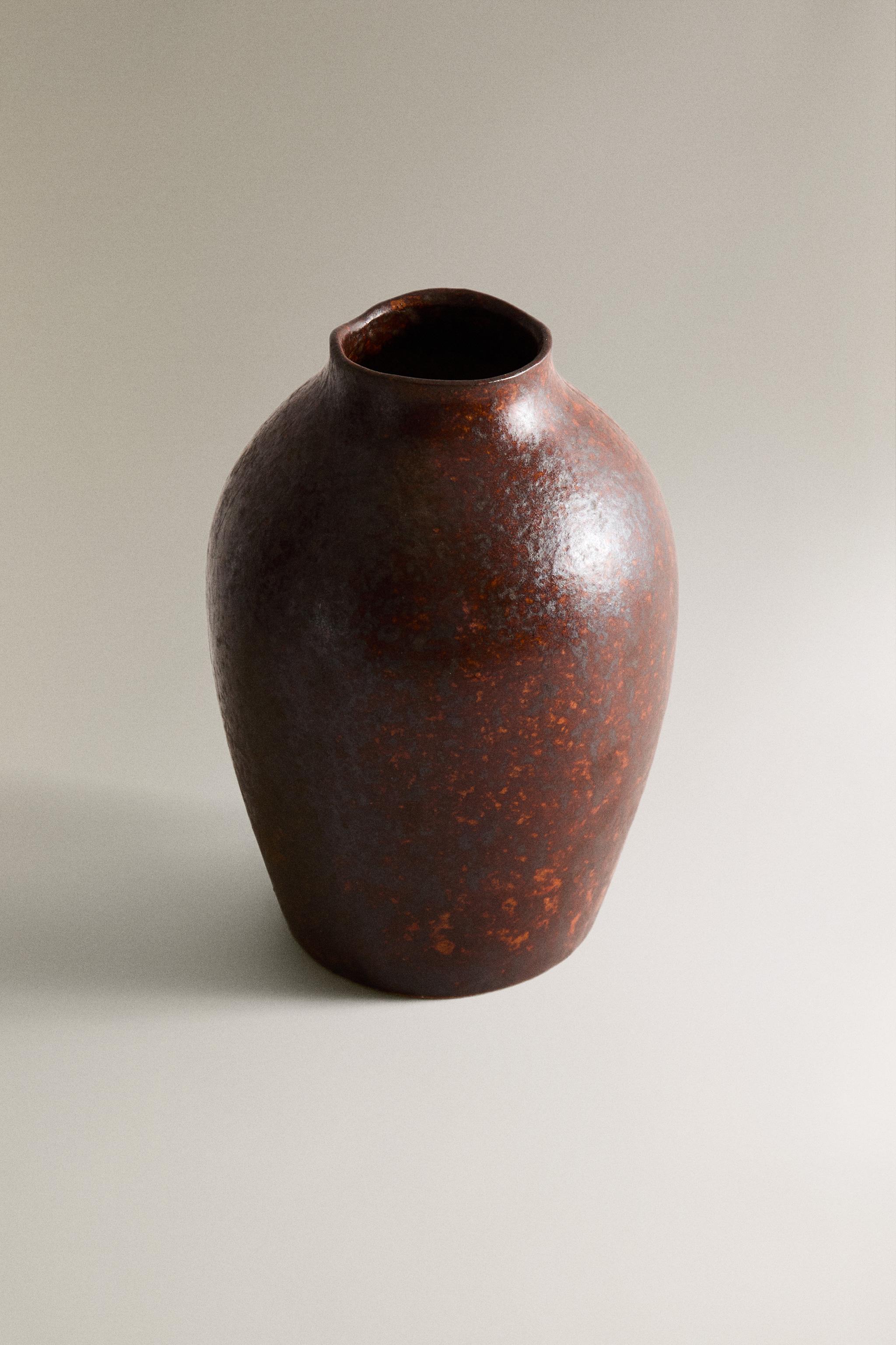 ROUGH-EFFECT CERAMIC VASE